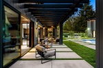 Pourquoi opter pour une pergola en inox dans votre aménagement extérieur