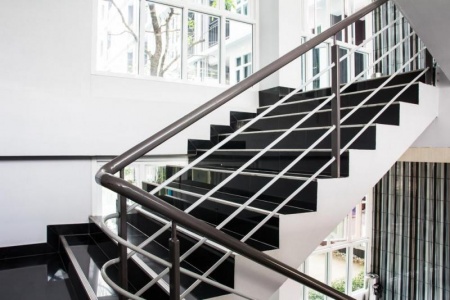 Fabrication d'un escalier en inox &agrave; Rigney, l'alli&eacute; de votre int&eacute;rieur