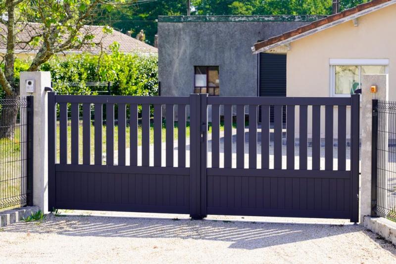 Fabrication de portails sur mesure &agrave; Rigney, quelles options privil&eacute;gier ?